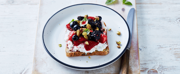 ricotta and mixed berry breakfast sandwich